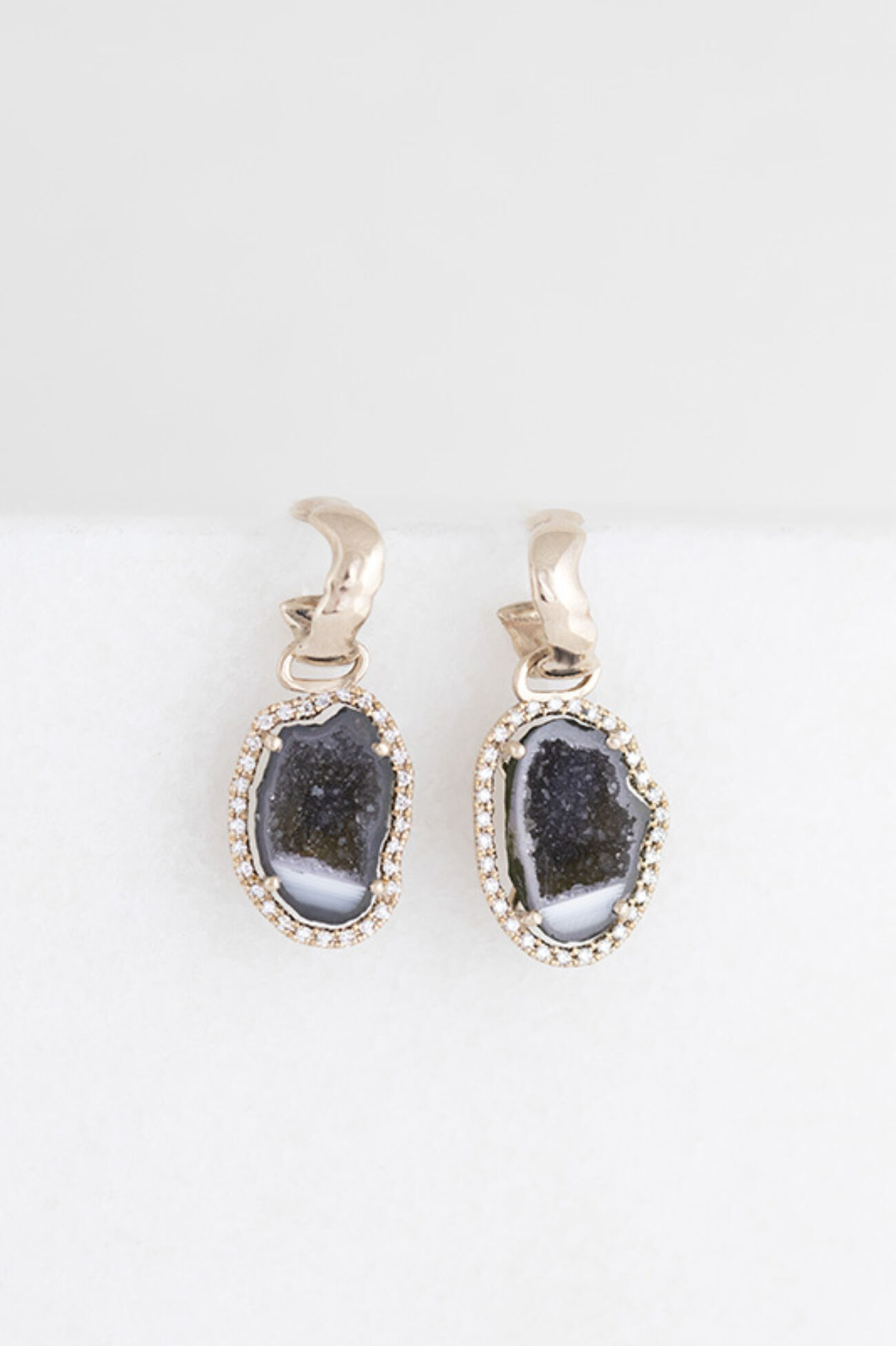 Elisa lee limited Exclusieve geode creolen in 18K wit goud