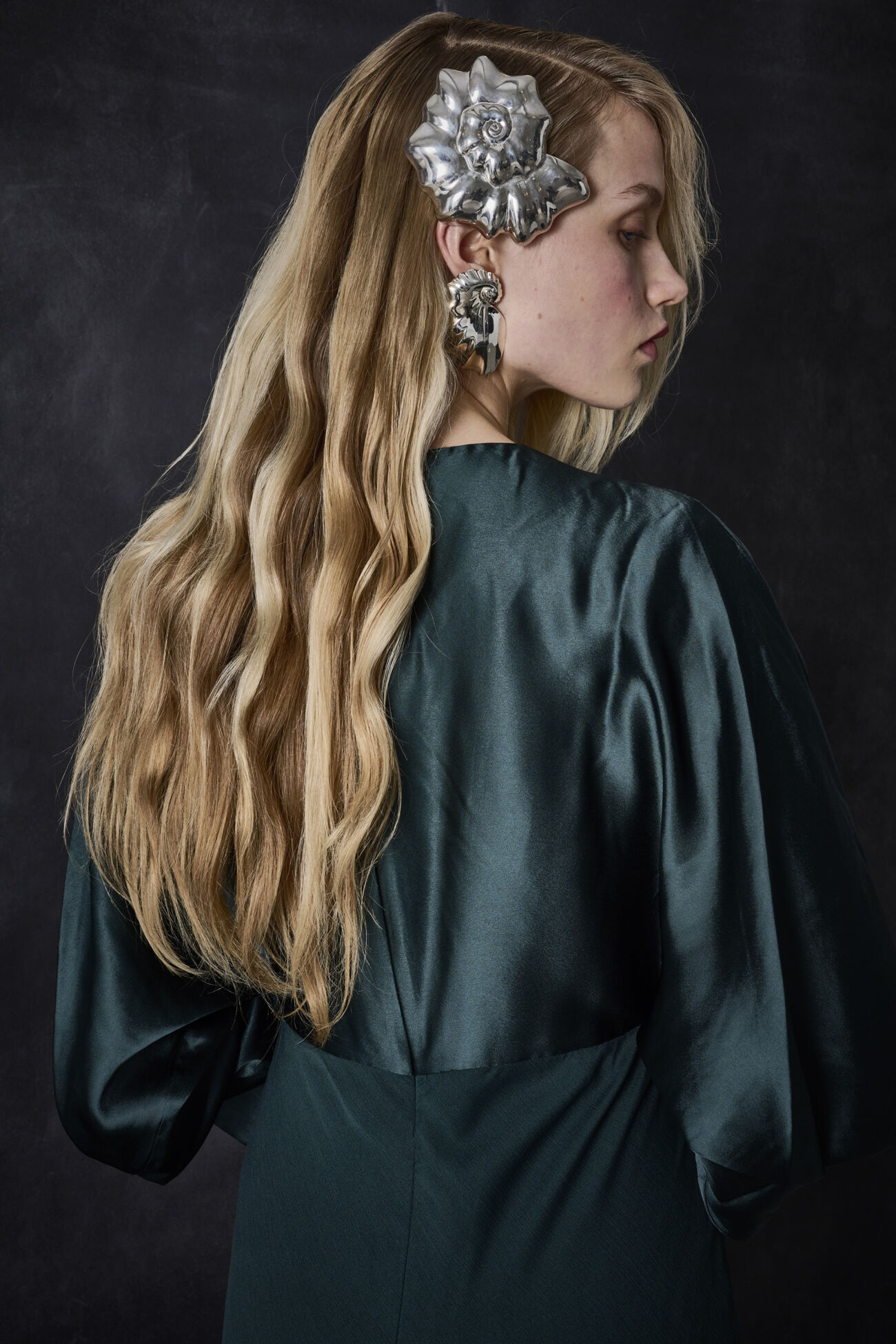Elisa lee x tom eerebout abalone shell oorbel m 1