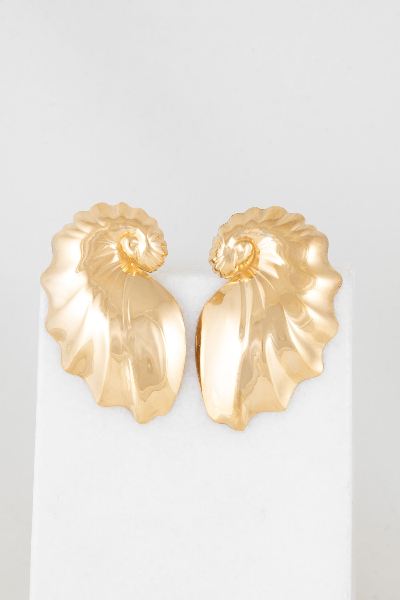 Elisa lee x tom eerebout abalone shell schelp oorbel m 3