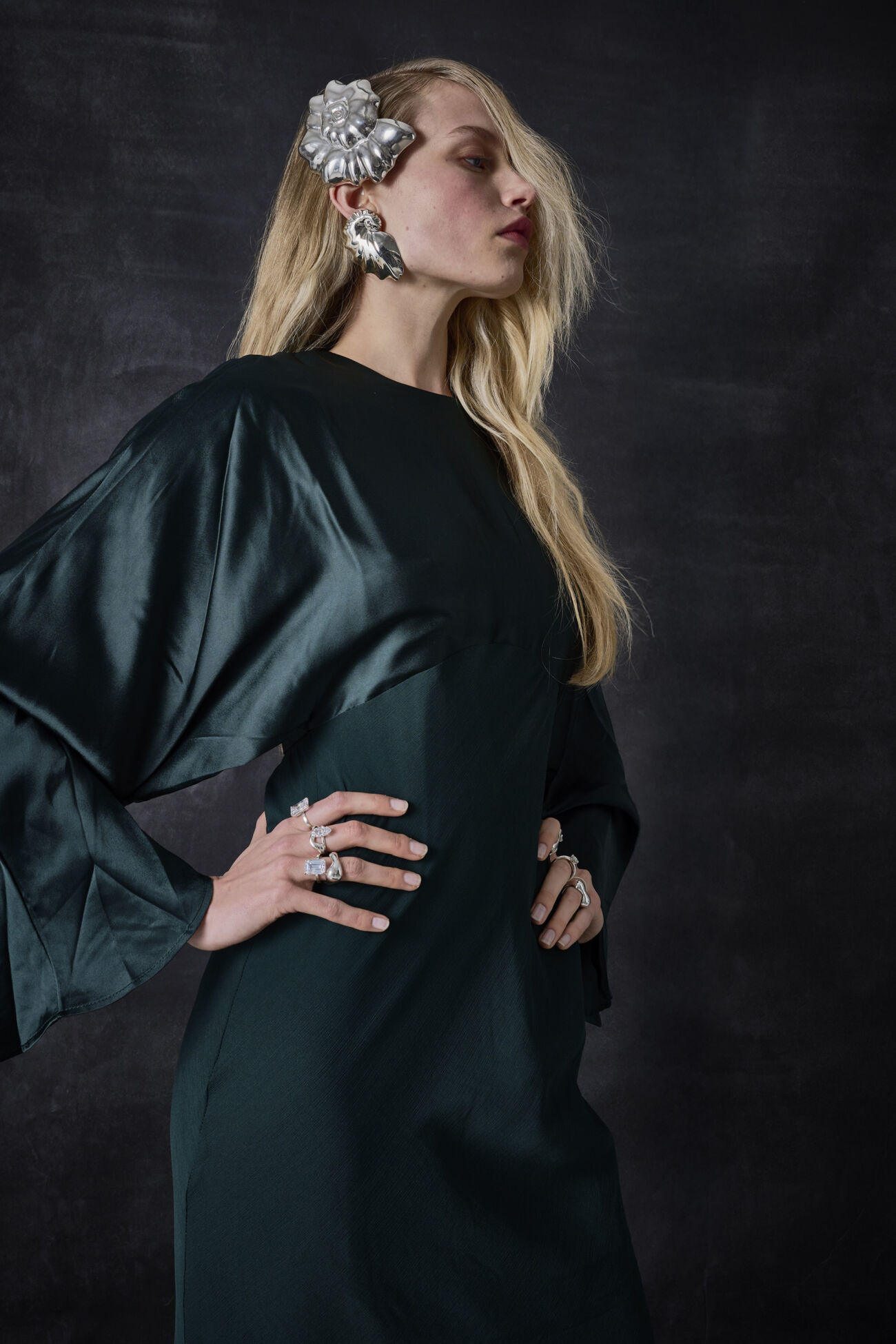 Elisa lee x tom eerebout abalone shell oorbel m 4