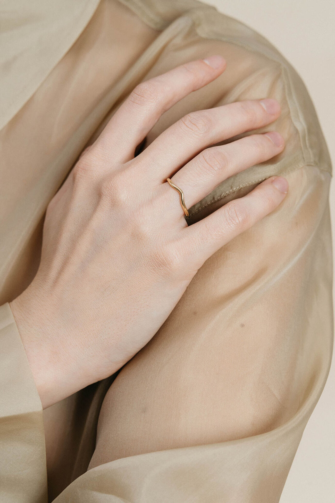 Elisa lee stackingring arc ring