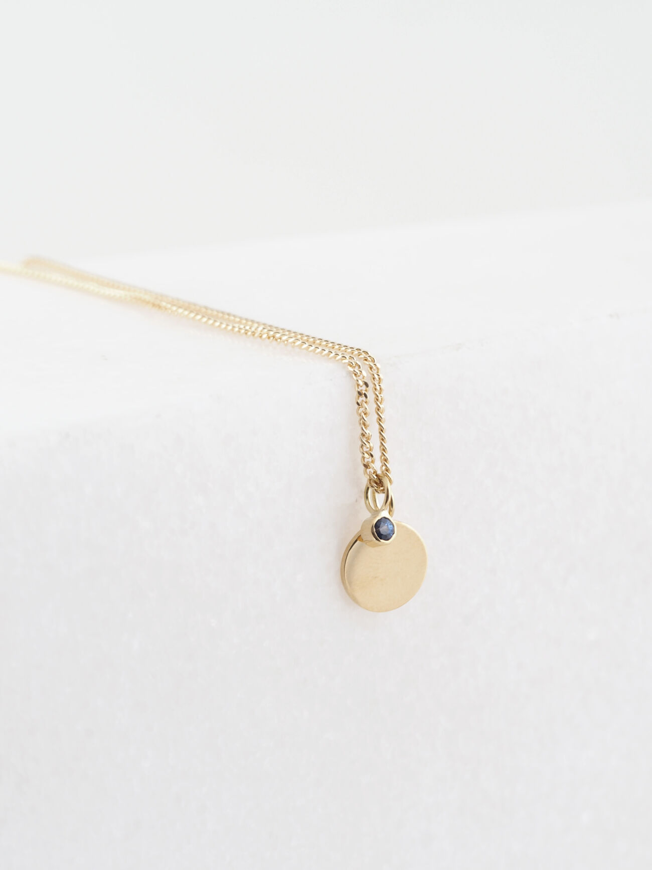 Elisalee birthstone mininest necklace saffier