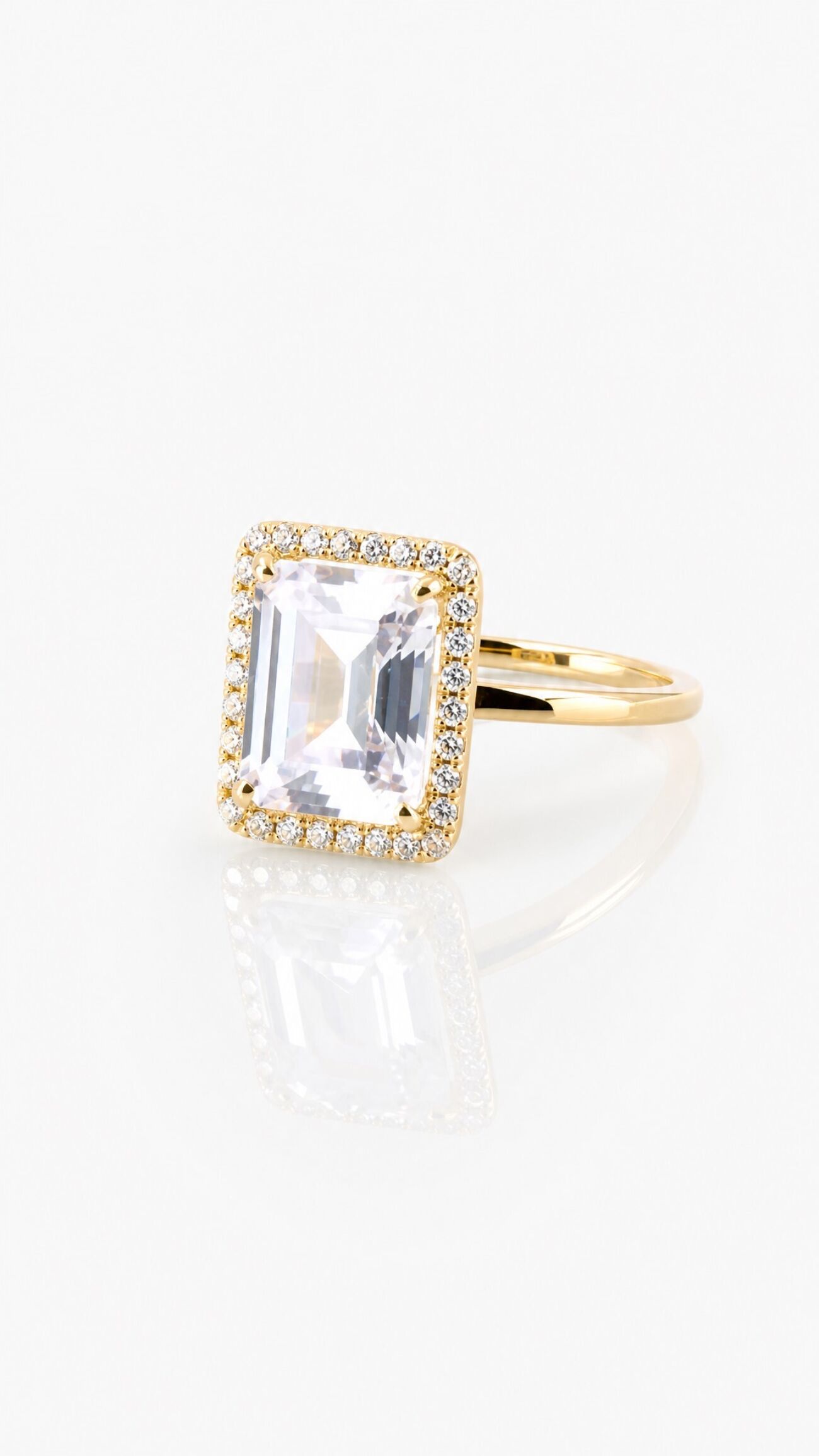 Elisalee lux emeraldcuthalo ring