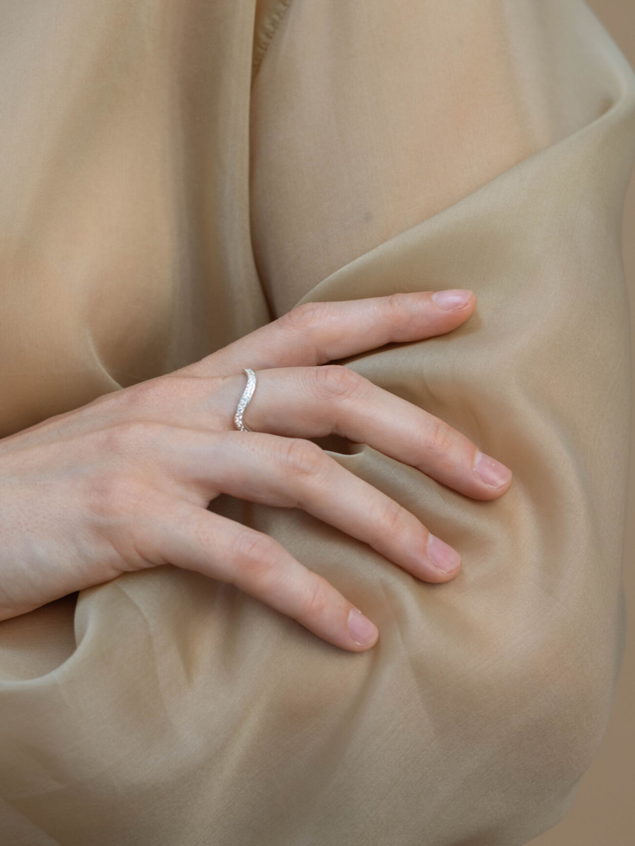 Elisa lee lux en fluid flux milkyway ring