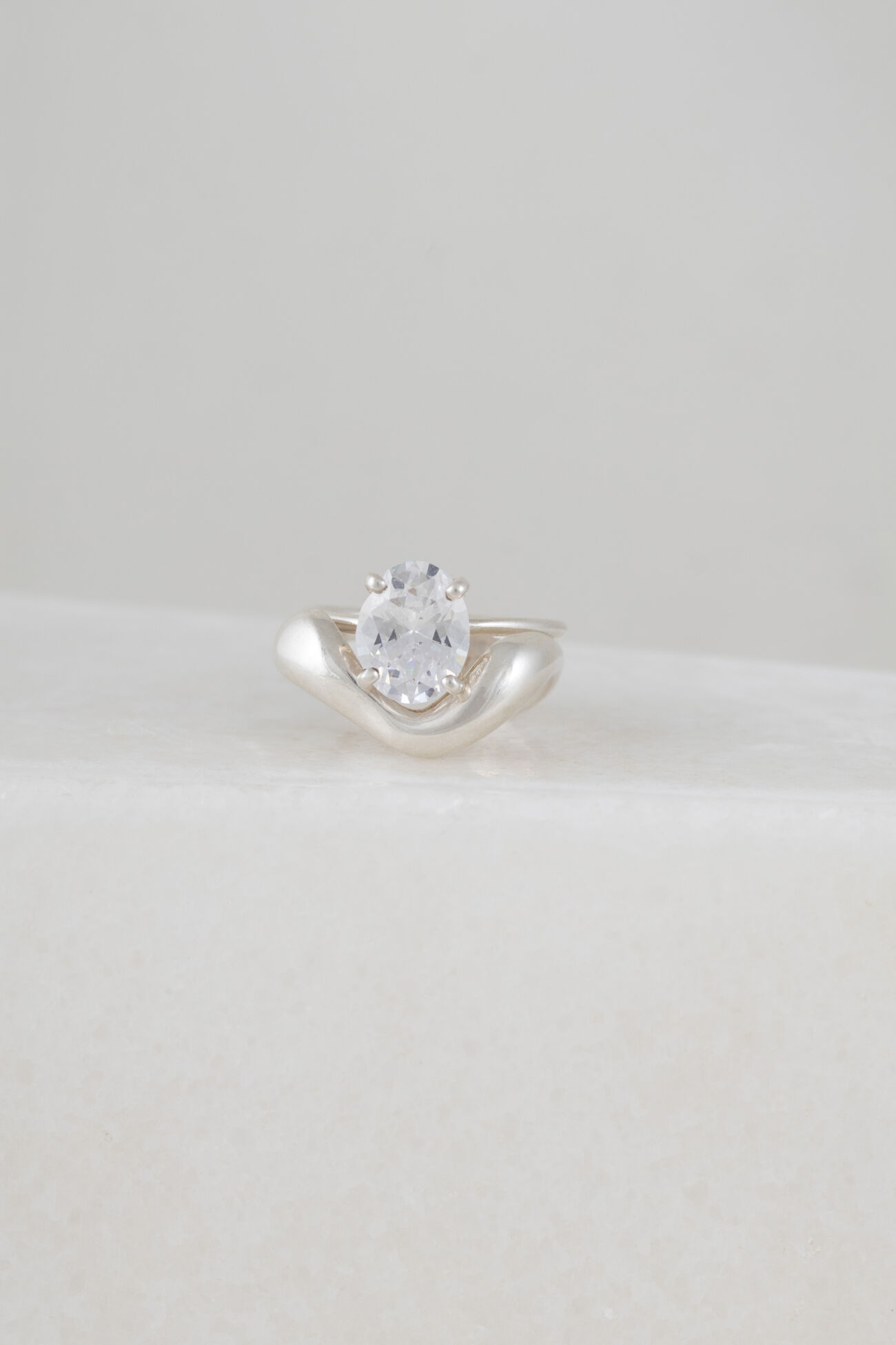 Elisa lee fluid flux ring s oval lux diamant AG 12