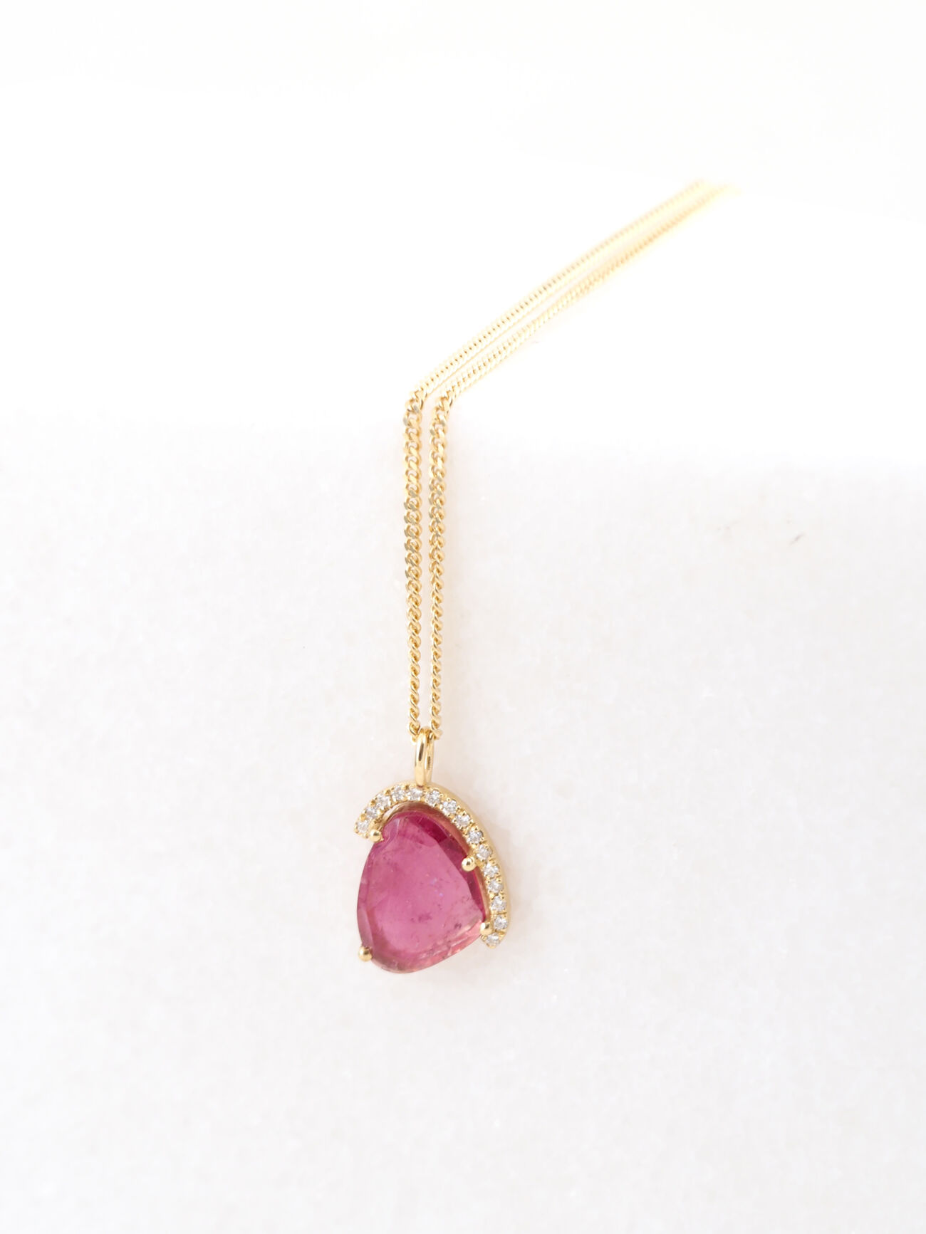 Elisalee lux halvehalo roze toermalijn hanger
