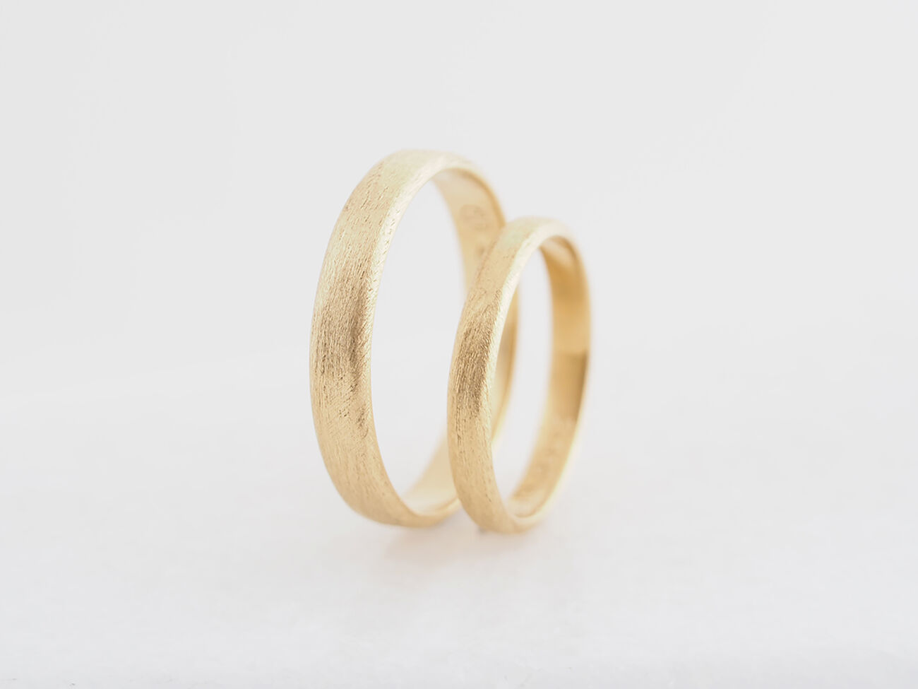 Ring trouwringen hard geborsteld 18k geel HR