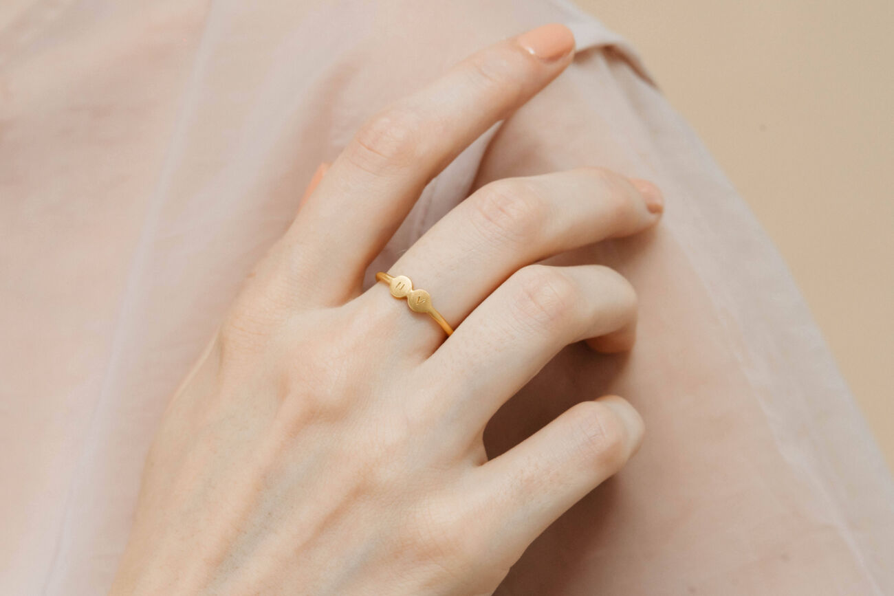elisa lee ABC intialen ring 18K geel goud
