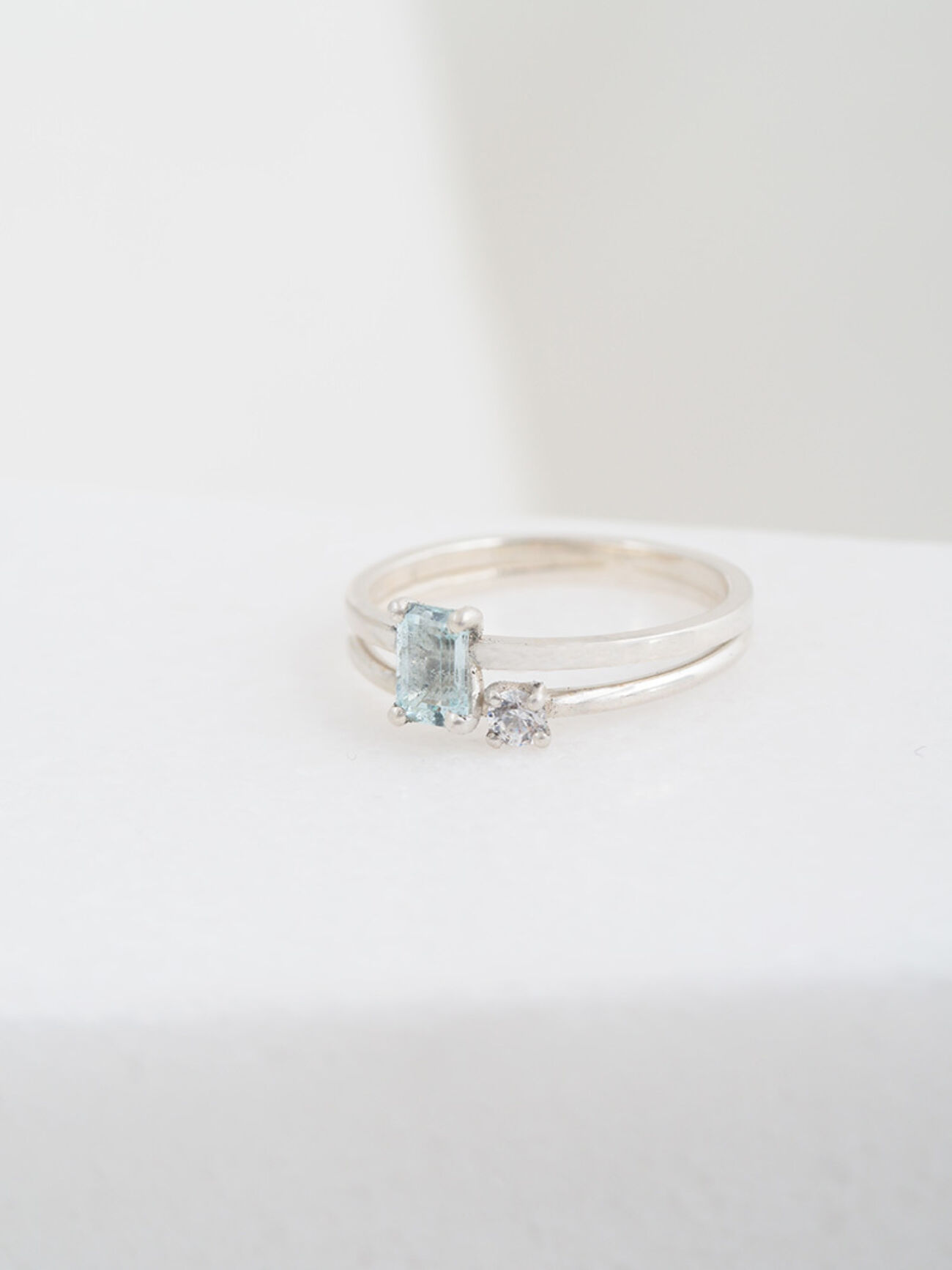 Elisa lee lux mini emerald cut aquamarijn ring 18 K WG small