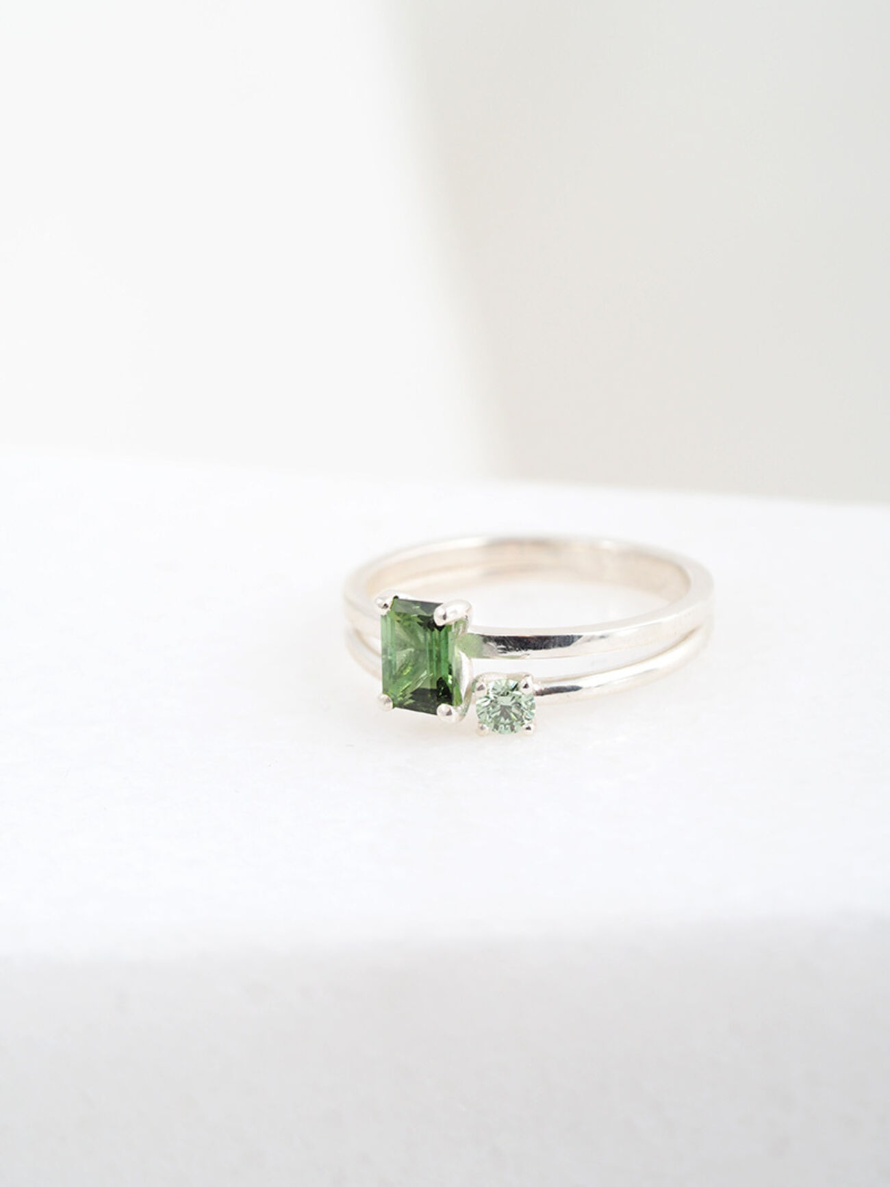 Elisa lee lux mini emerald cut toermalijn ring 18 K WG small