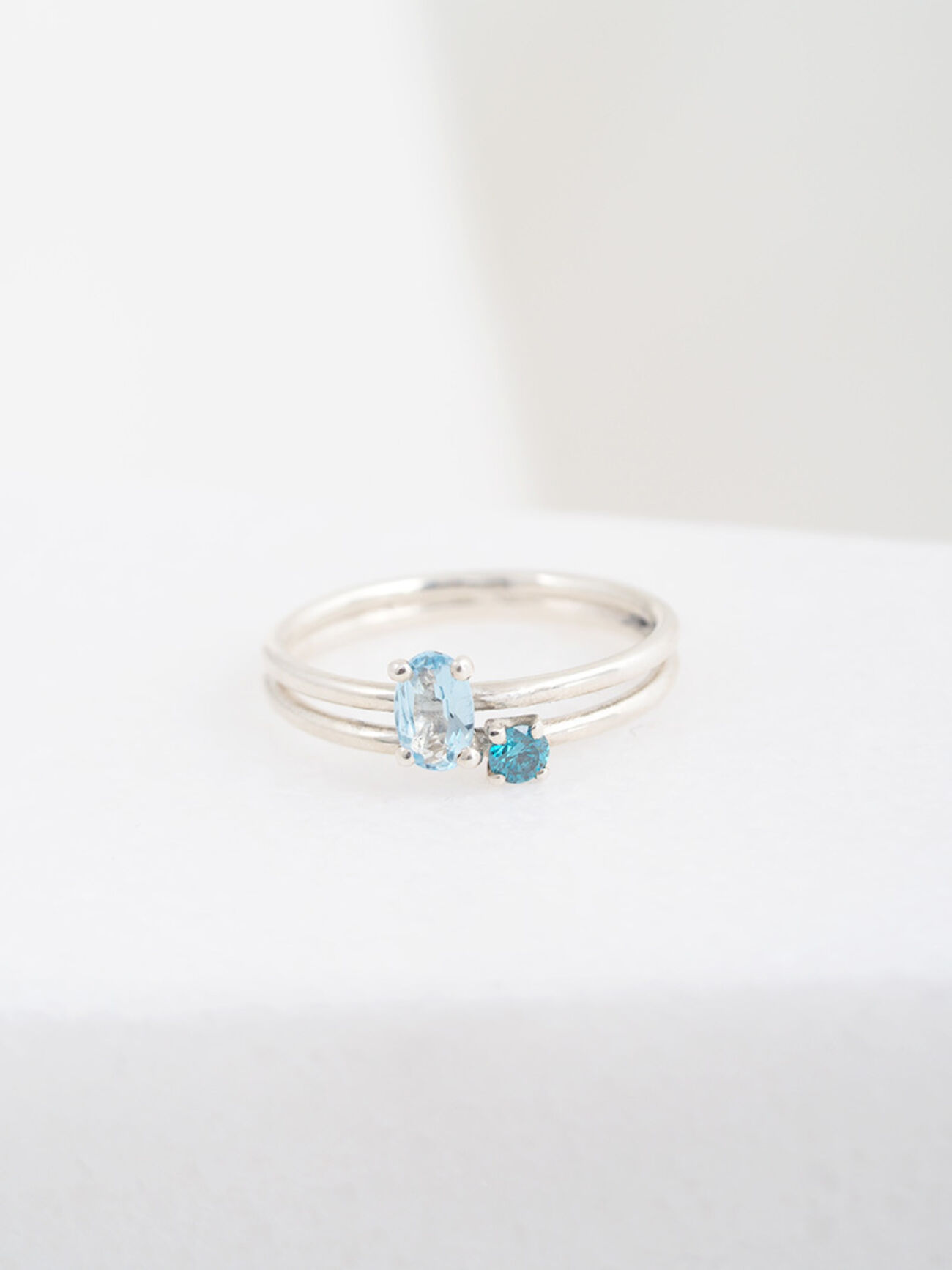 Elisa lee lux mini oval aquamarijn ring 18 K WG small