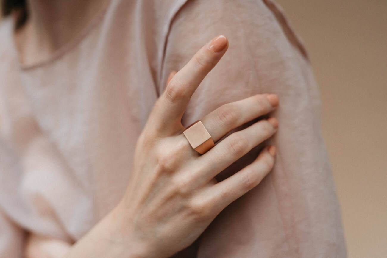 elisa lee shifted S1 signet ring 18K rosegold